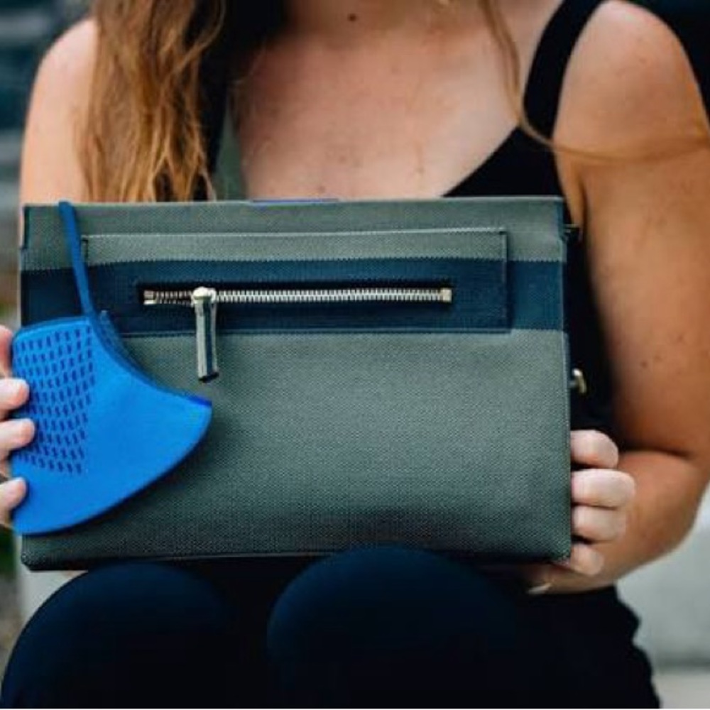 NWOT Rothy’s dual zip crossbody bag